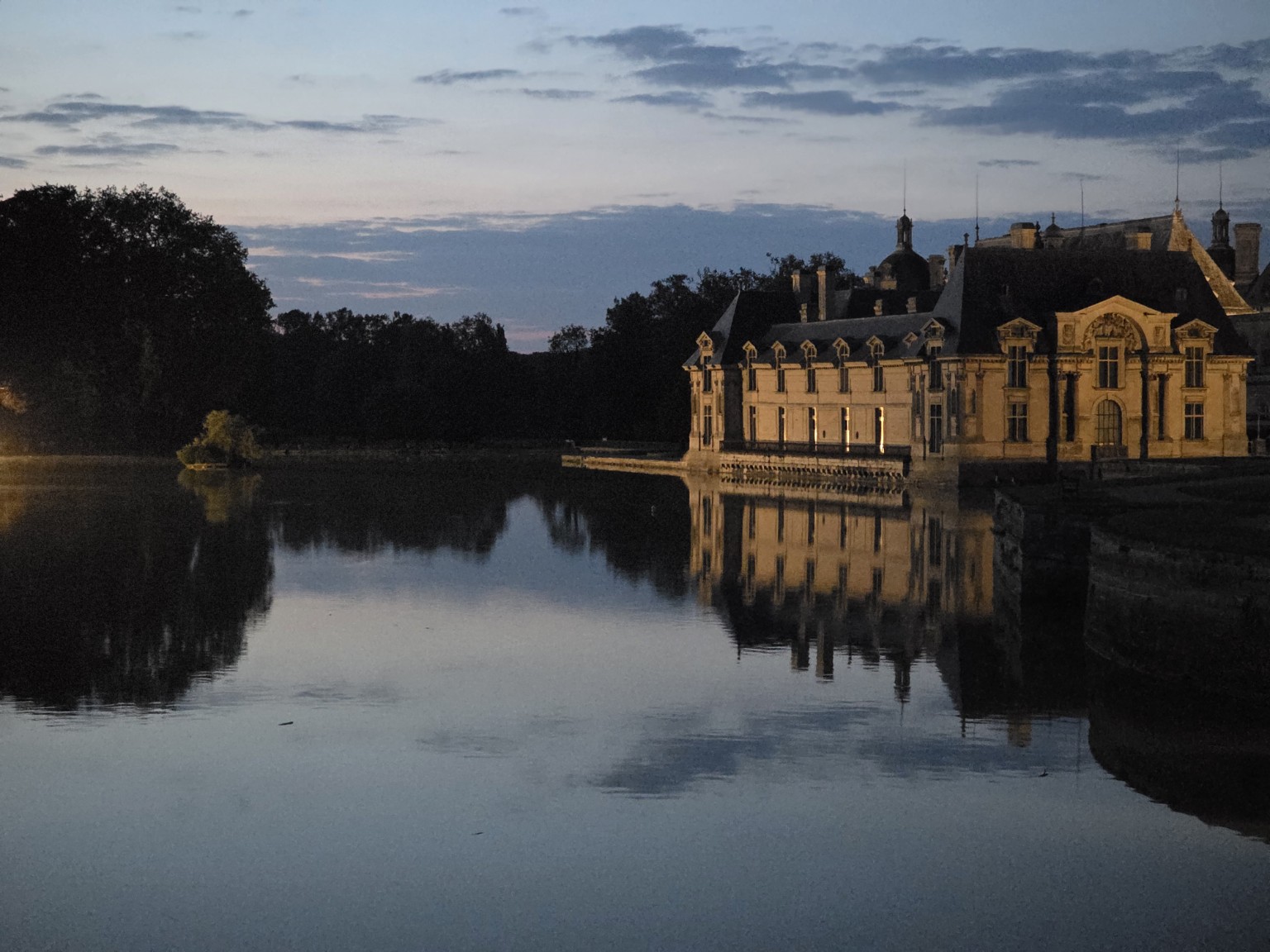 Château de Chantilly au crépuscule